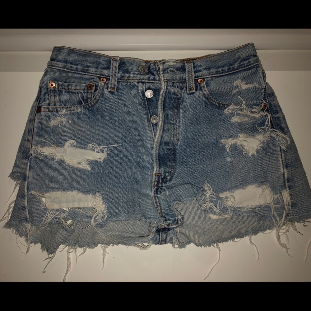 Levis ripped denim shorts